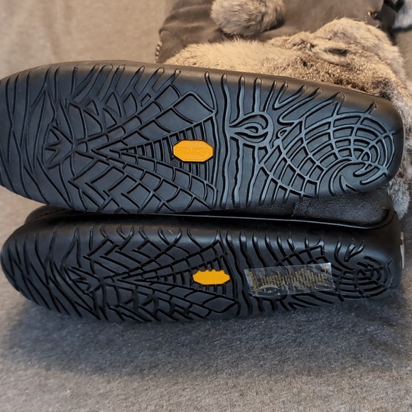 Brand New and never worn Adjustable Snowy Owl Manitoba Mukluks - Picture 11 of 11